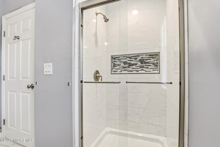 Welcome to this spacious and beautifully maintained 4-bedroom, 2 - photo 27