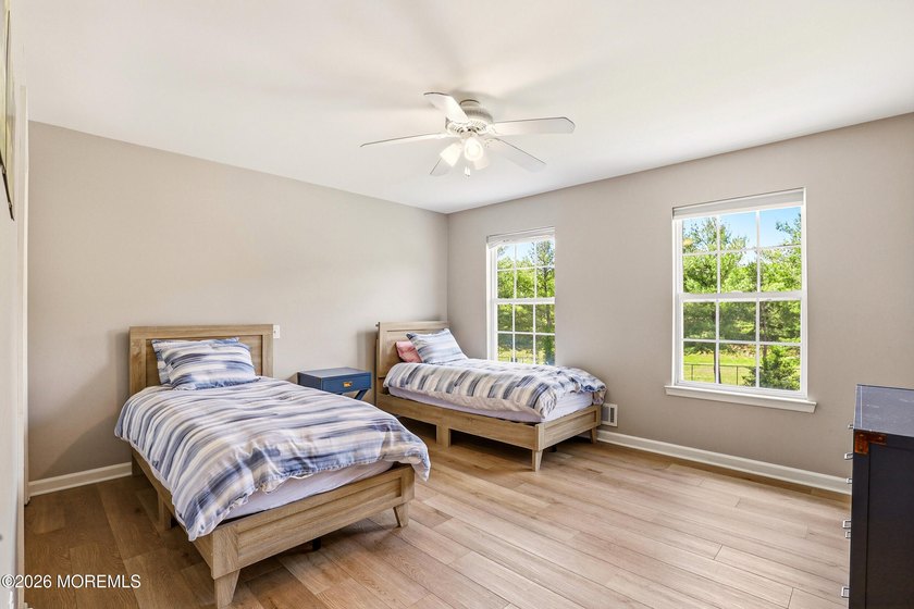 Welcome to this spacious and beautifully maintained 4-bedroom, 2 - photo 28