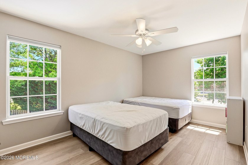 Welcome to this spacious and beautifully maintained 4-bedroom, 2 - photo 29