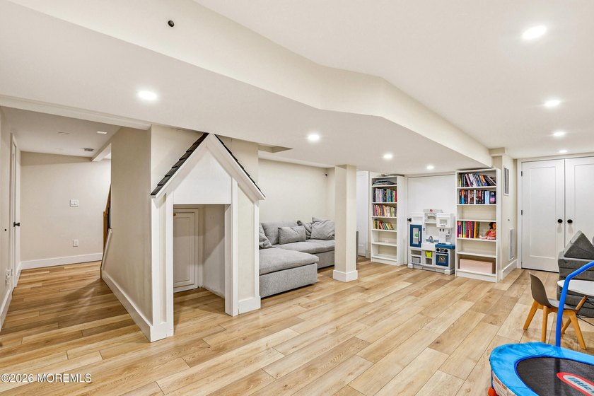 Welcome to this spacious and beautifully maintained 4-bedroom, 2 - photo 34