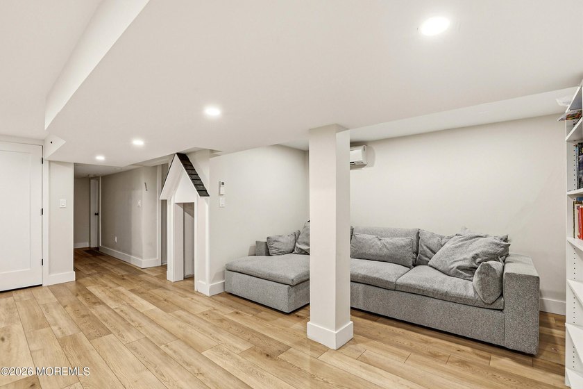 Welcome to this spacious and beautifully maintained 4-bedroom, 2 - photo 35