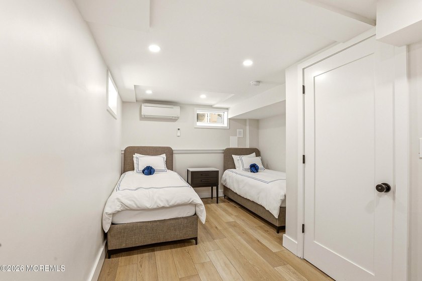 Welcome to this spacious and beautifully maintained 4-bedroom, 2 - photo 36