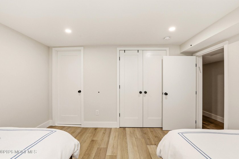 Welcome to this spacious and beautifully maintained 4-bedroom, 2 - photo 38