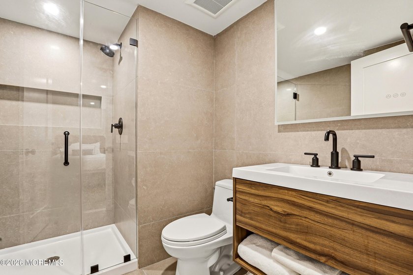 Welcome to this spacious and beautifully maintained 4-bedroom, 2 - photo 39