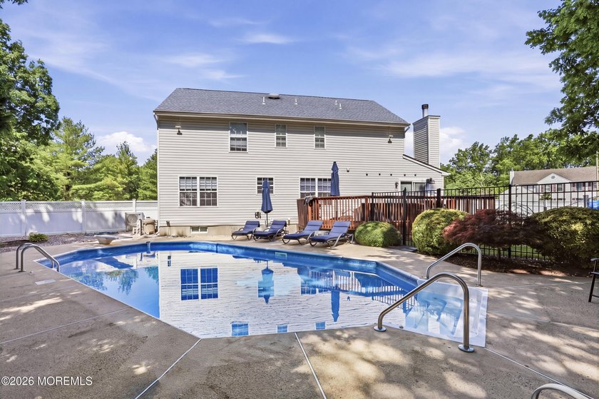 Welcome to this spacious and beautifully maintained 4-bedroom, 2 - photo 44