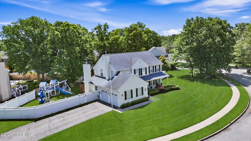 Welcome to this spacious and beautifully maintained 4-bedroom, 2 - photo 49