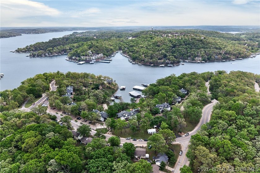 Experience the perfect blend of accessibility &amp; quiet lakeside - photo 17