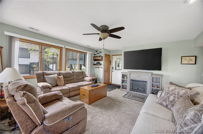 Experience the perfect blend of accessibility &amp; quiet lakeside - photo 25