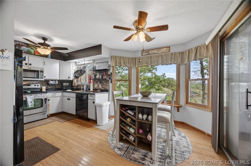 Experience the perfect blend of accessibility &amp; quiet lakeside - photo 26