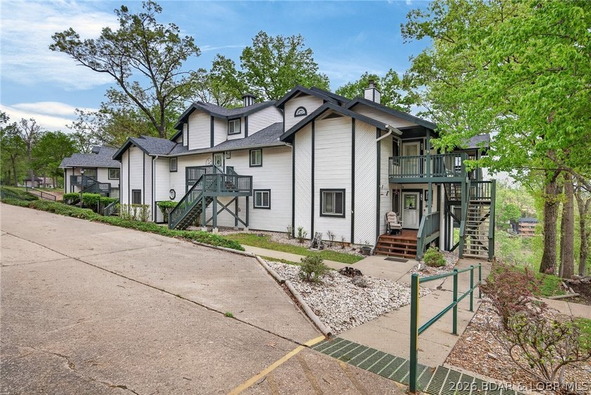 Experience the perfect blend of accessibility &amp; quiet lakeside - photo 50