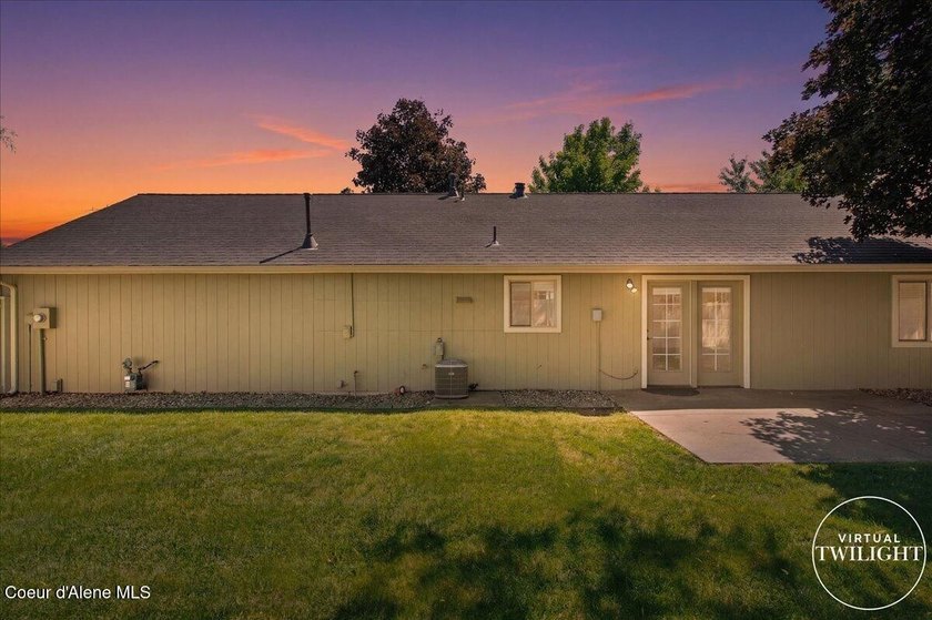 Attractive Hayden rancher offering the ease of one-level living! - photo 3