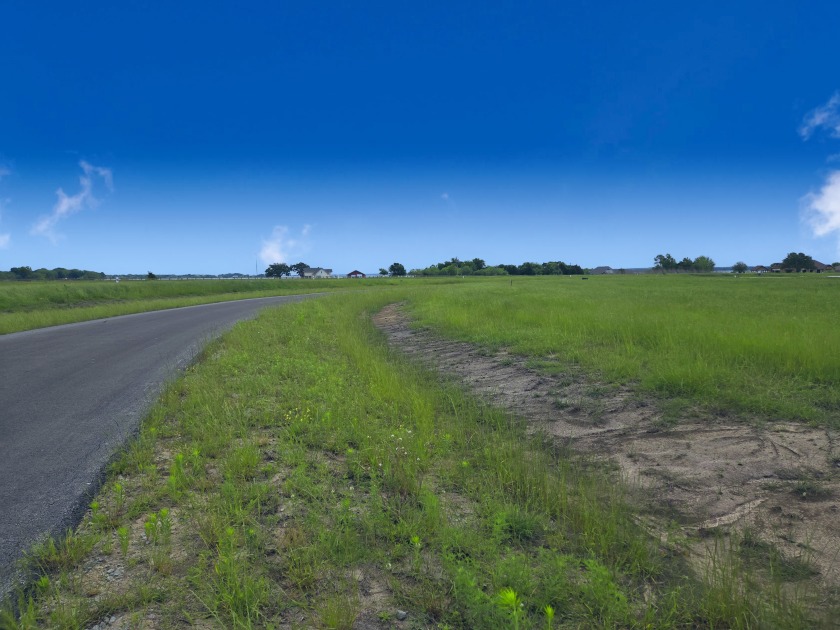 Beautiful 1.03 ac lot in Richland Cove, on Richland Chambers Lake - photo 6