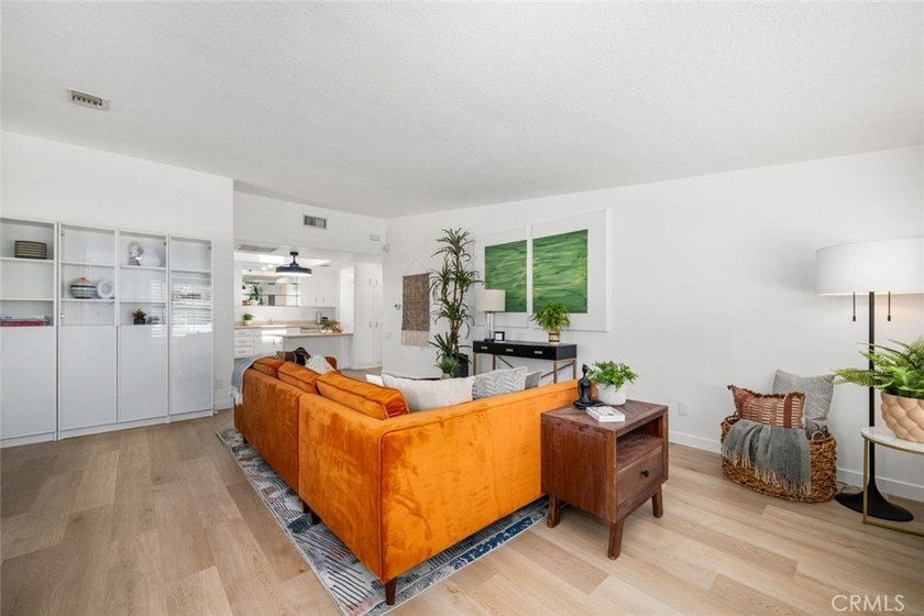 Bright corner two-bedroom, two-bath residence located in Mutual - photo 14