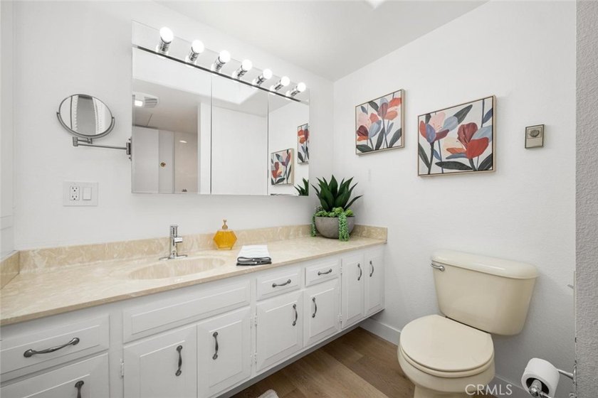 Bright corner two-bedroom, two-bath residence located in Mutual - photo 35