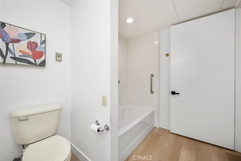 Bright corner two-bedroom, two-bath residence located in Mutual - photo 36