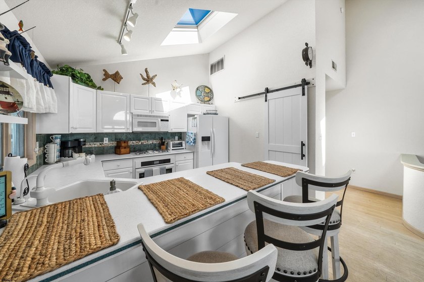 BEACH FRONT Townhouse on the Goldcoast with Panoramic Views!!! - photo 14