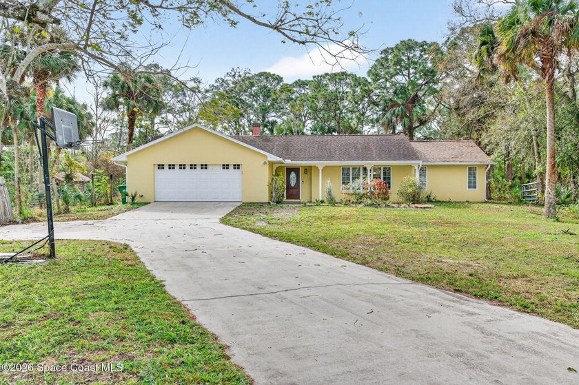 Welcome home to this charming 3 bedroom, 2 bath pool home on a - photo 2