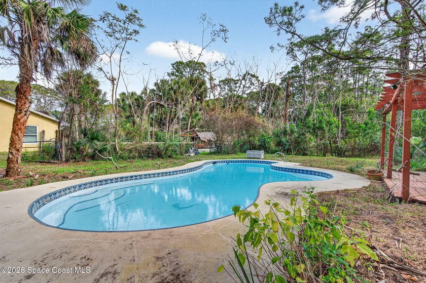 Welcome home to this charming 3 bedroom, 2 bath pool home on a - photo 6