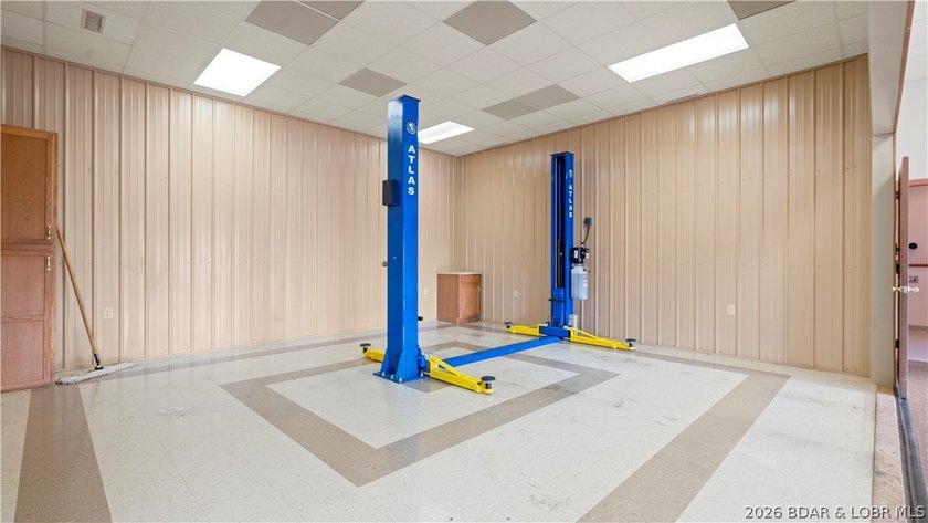 This versatile commercial property offers an exceptional - photo 21