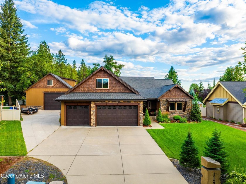 Welcome to this exceptional Craftsman style 2495 sq ft - photo 3