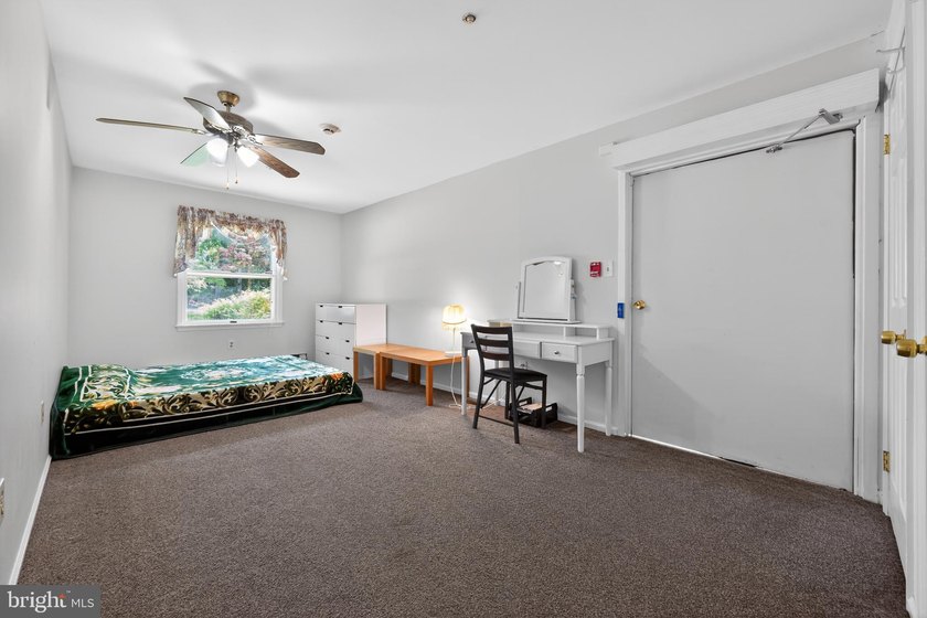 Convenient and spacious, this 4-bedroom, 2-full-bath ranch home - photo 31