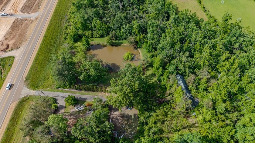 DEVELOPMENT OPPORTUNITY! This 3.16 acre parcel is located inside - photo 4