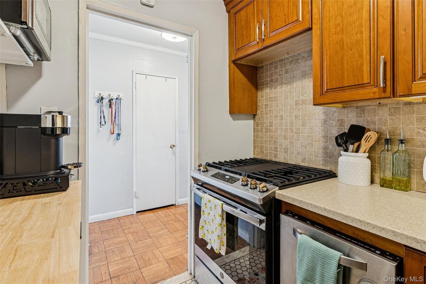 Welcome to Birchwood Towers Apt 15G. This well maintained jr1 - photo 6