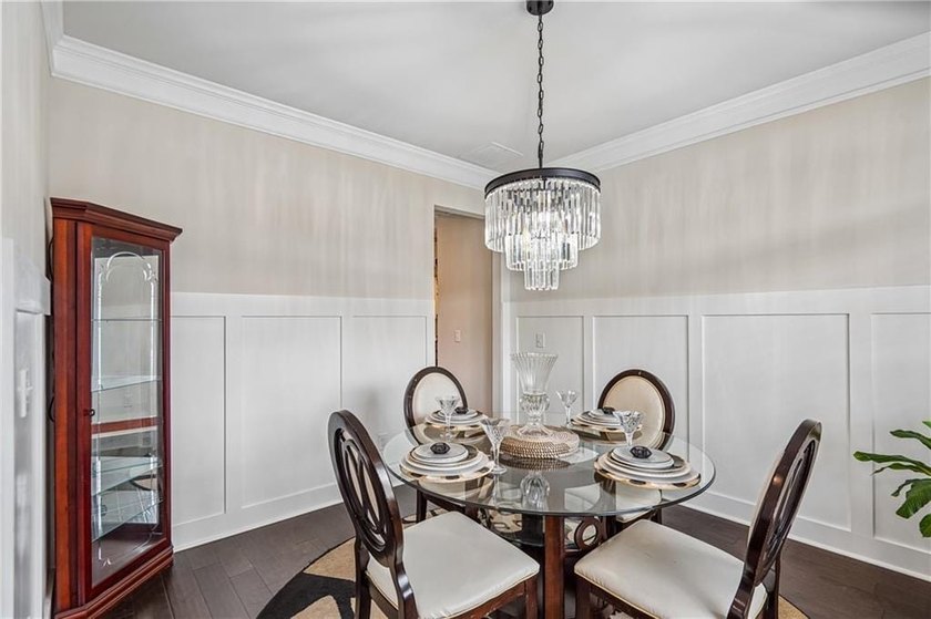 Like-new and impeccably maintained, this stunning 2-year-old - photo 6