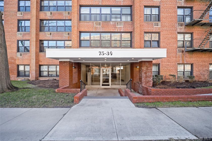 Spacious 2-bedroom, 2-bath co-op located in the desirable New - photo 2