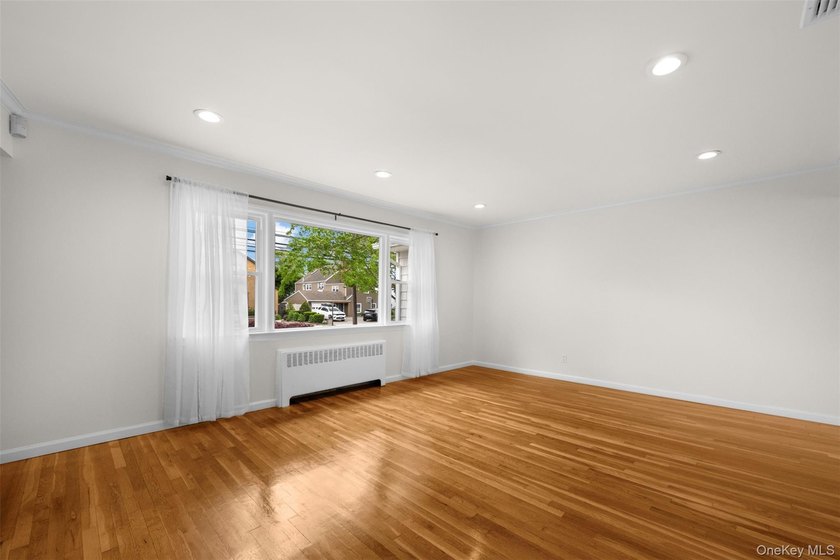 Charming and lovingly maintained wide-line Ranch nestled in - photo 7