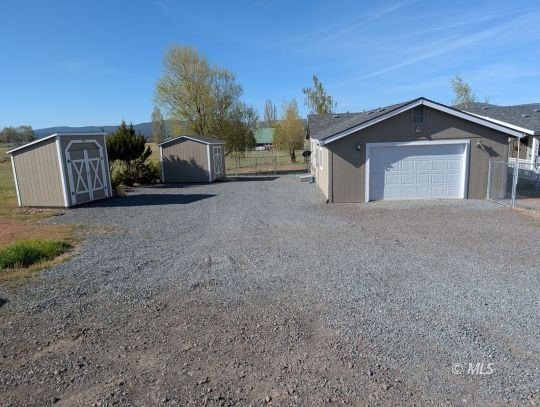 Discover your dream home nestled in a small, remote charming - photo 18