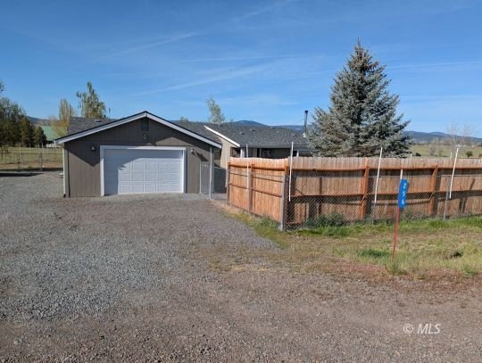 Discover your dream home nestled in a small, remote charming - photo 19