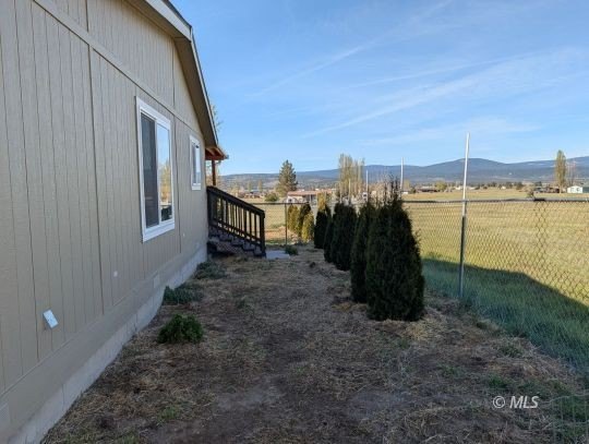 Discover your dream home nestled in a small, remote charming - photo 20