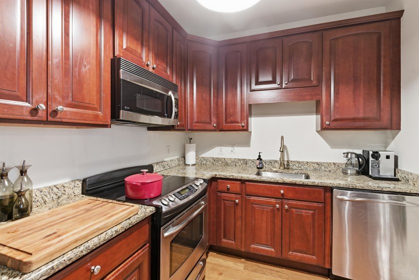 Welcome to 20 Ave at Port Imperial-a bright and spacious - photo 18