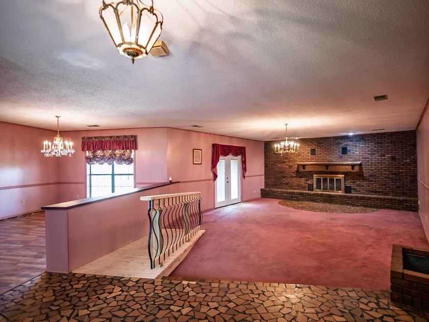 Nestled on 3.7 beautifully landscaped acres in North Mississippi - photo 4