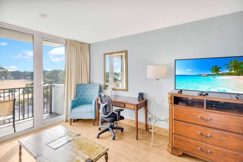 2021 4-seater Golf Cart Included! This updated 5th-floor - photo 6