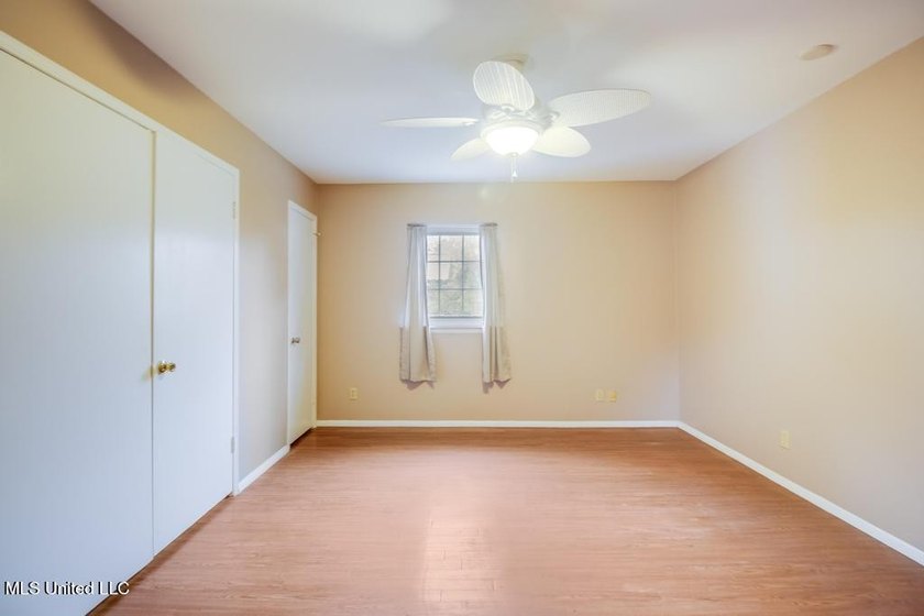 Just a couple of blocks from the beach and an easy walk to - photo 34