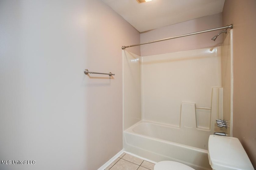 Just a couple of blocks from the beach and an easy walk to - photo 36