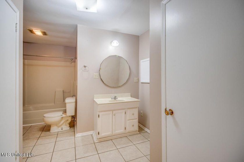 Just a couple of blocks from the beach and an easy walk to - photo 37