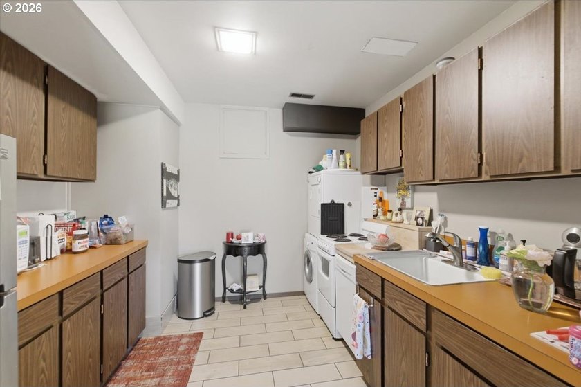 Willamette Riverfront Atomic Ranch townhome, meticulously - photo 48