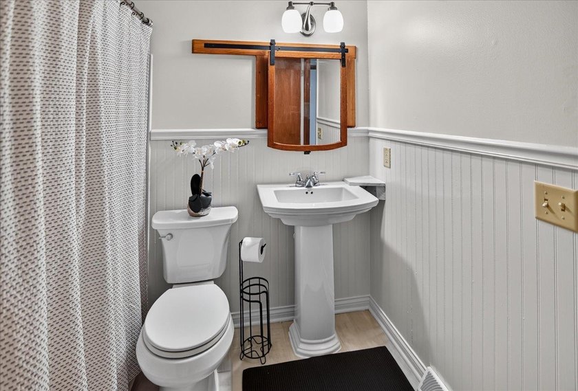 Incredible value awaits the new owner of this Northside ranch - photo 27