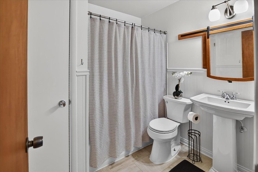 Incredible value awaits the new owner of this Northside ranch - photo 28