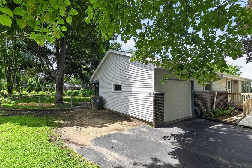Incredible value awaits the new owner of this Northside ranch - photo 35