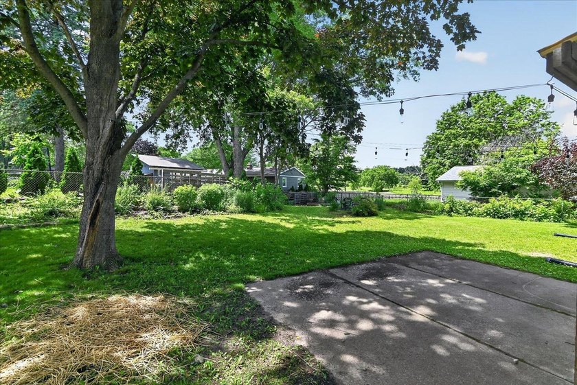 Incredible value awaits the new owner of this Northside ranch - photo 38