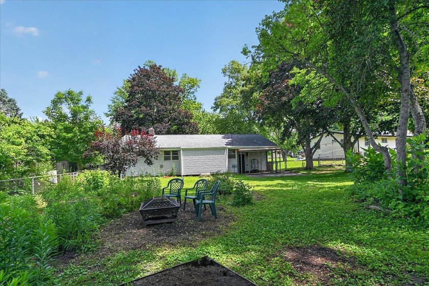 Incredible value awaits the new owner of this Northside ranch - photo 39