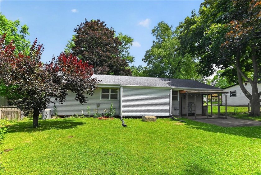 Incredible value awaits the new owner of this Northside ranch - photo 43