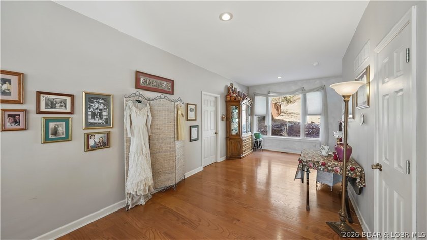 A must-see 10 Bedroom waterfront home. Check out this rare find - photo 13