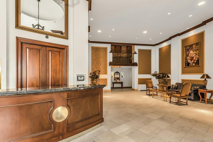 Beautiful *F* Line one bedroom unit with a terrace and a nice - photo 5