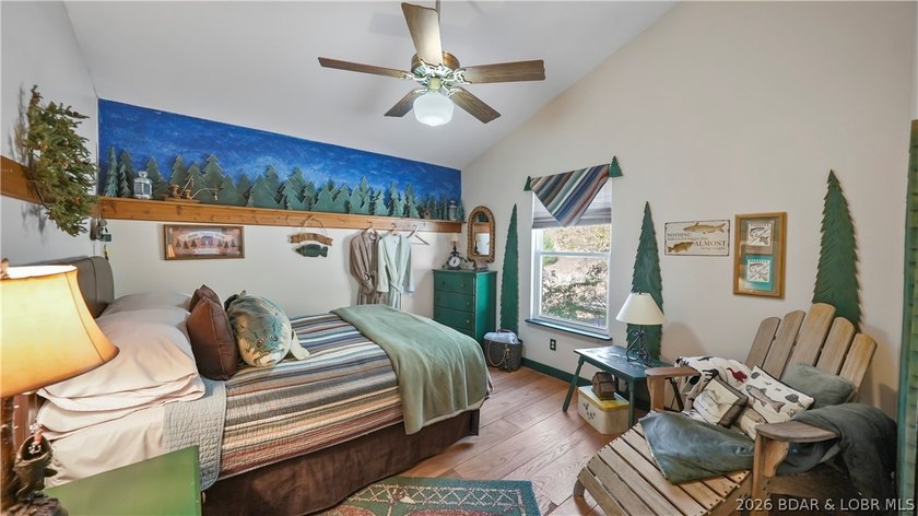 A must-see 10 Bedroom waterfront home. Check out this rare find - photo 27