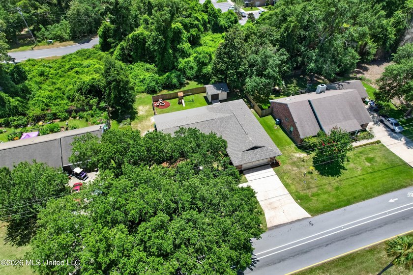 This well kept home is located close to shopping as well as golf - photo 39